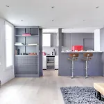 Guestready - Appartement Terrasse Vue Tour Eiffel